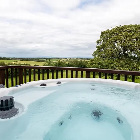 Cloven Stone, Nr Caldbeck Ideal Family With Hot Tub *